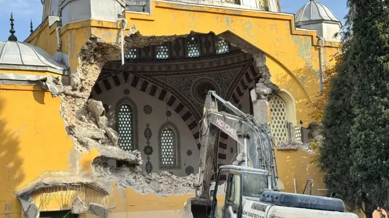 Domaniç’te Sultan Alaaddin Camii yıkılıyor